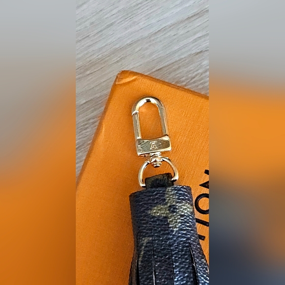 Authentic LOUIS VUITTON Monogram Tassel - Picture 4 of 4